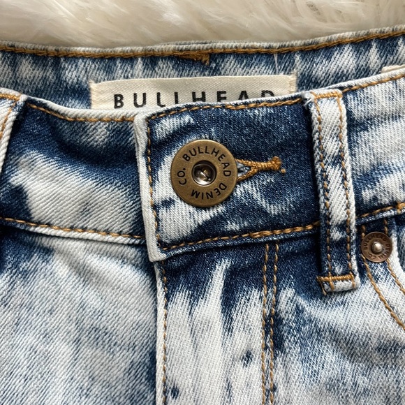Bullhead Denim Co. Frayed High-Waisted Light Wash Jean Shorts Size 00 - Picture 9 of 15